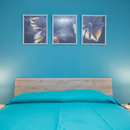 Harbour House And View *